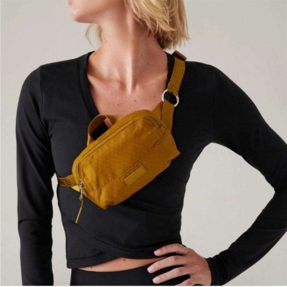 NWOT Athleta Palo Verde Hip Bag